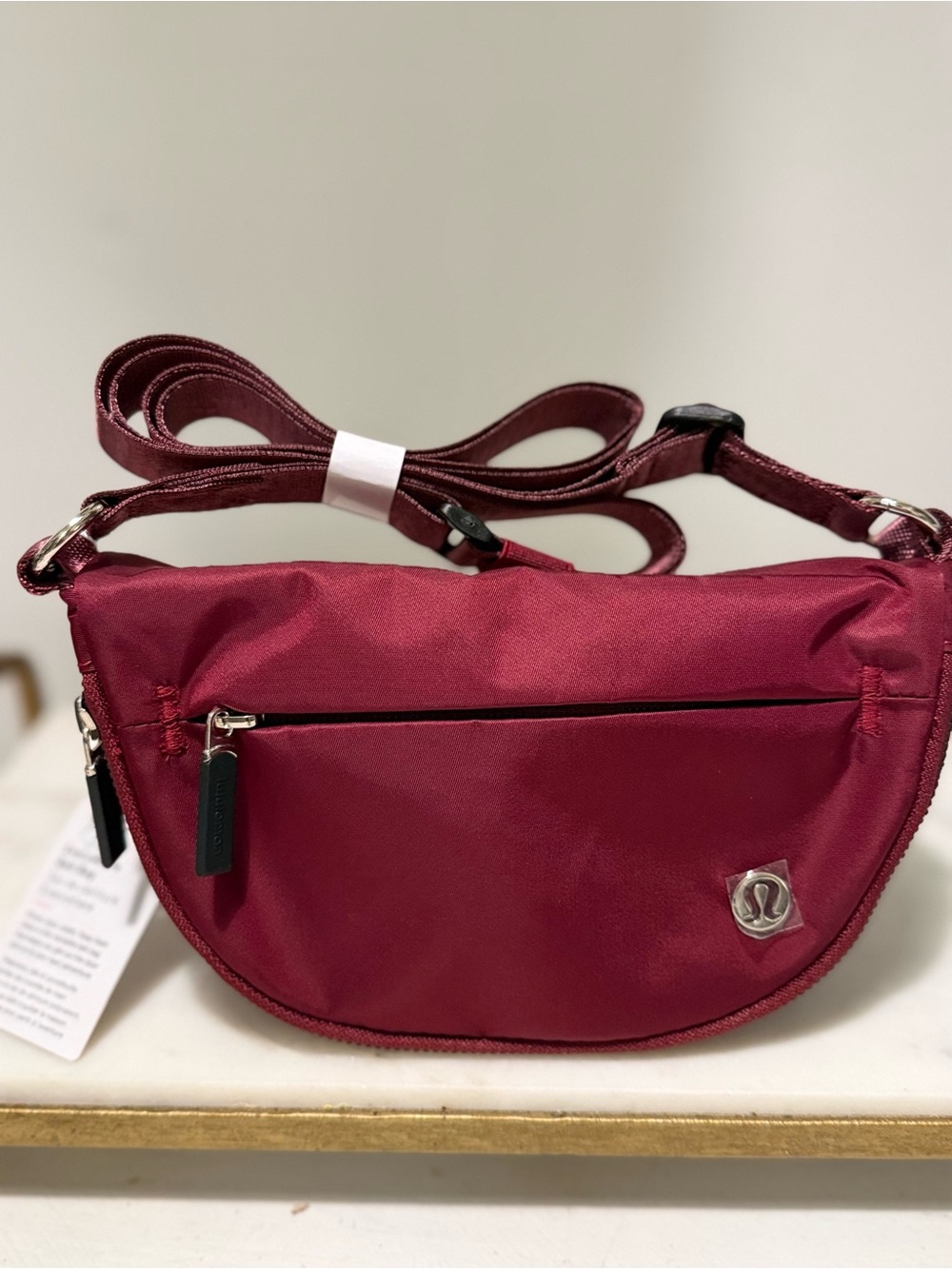 lululemon athletica Women’s Crossbody festival Bag in Burgundy l2 - Picture 7 of 8